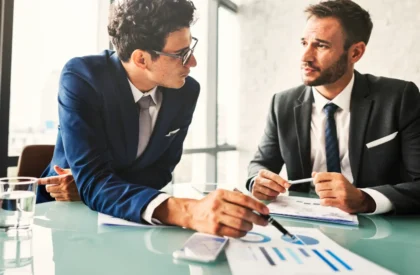 investment-lawyer-mk3JeED5E6FyKbK1